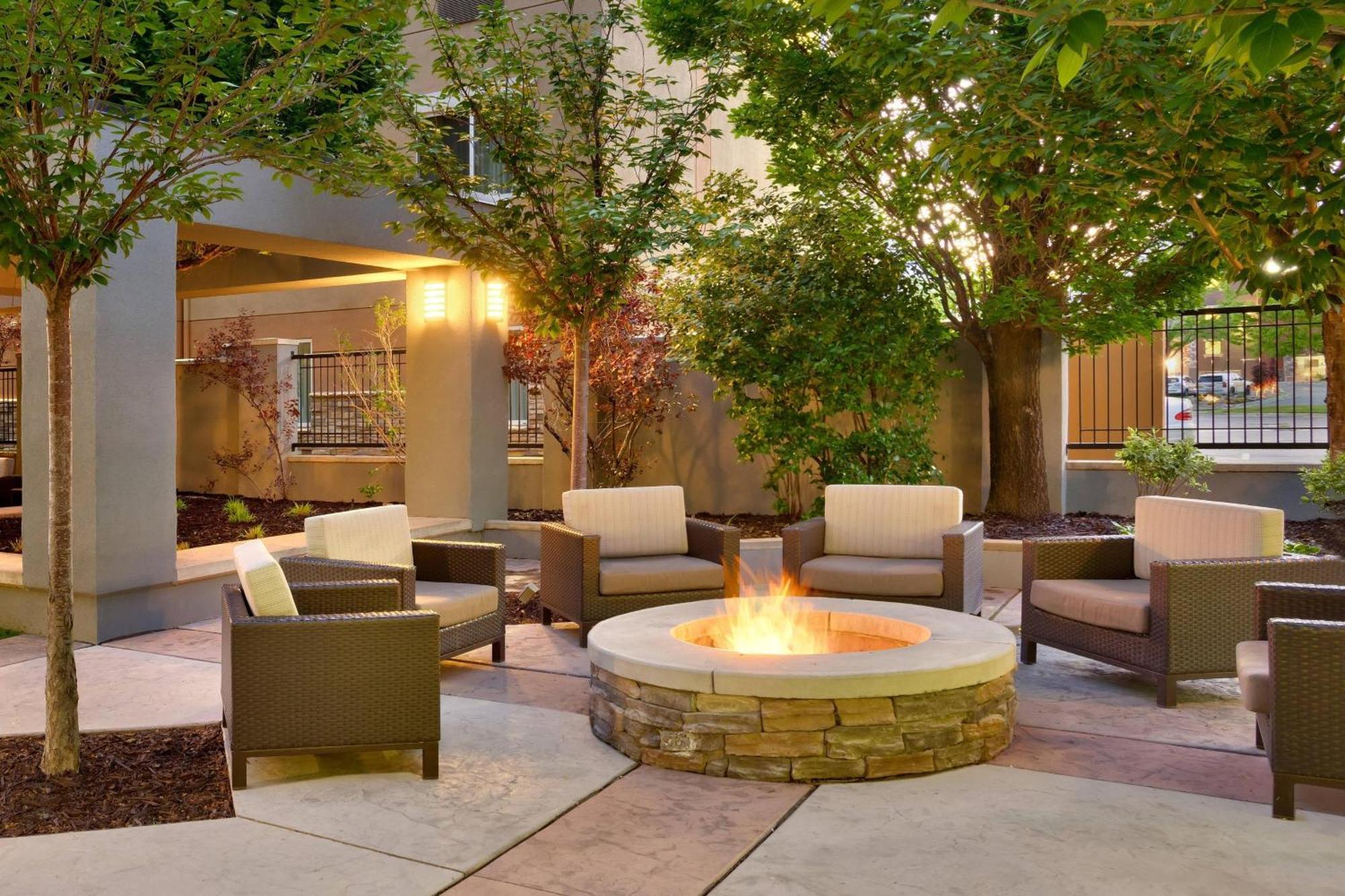 Courtyard By Marriott Salt Lake City Санди Екстериор снимка